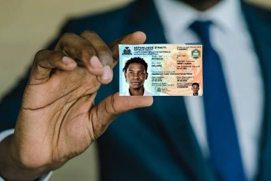 Fausse carte d’identité : comprendre les risques et les alternatives légales